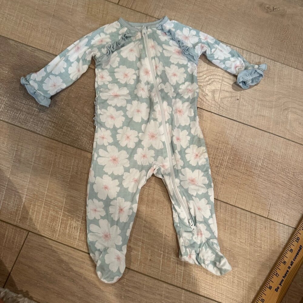 MILKBERRY GREEN AND WHITE RUFFLE ONE PIECE SLEEPER BABY GIRLS 0-3 MONTH